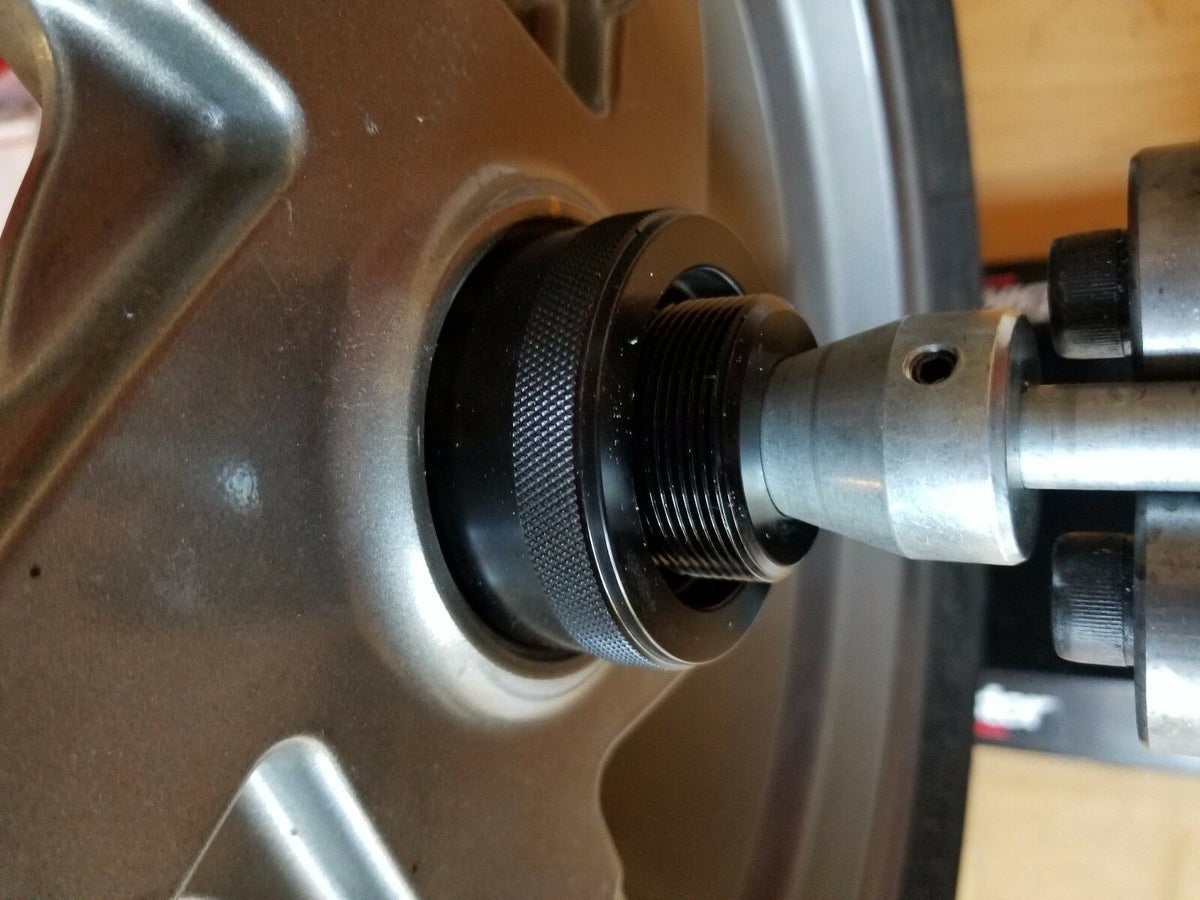 TRIUMPH REAR WHEEL BALANCE HUB TOOL. All TRIUMPH / Single sided swing ...